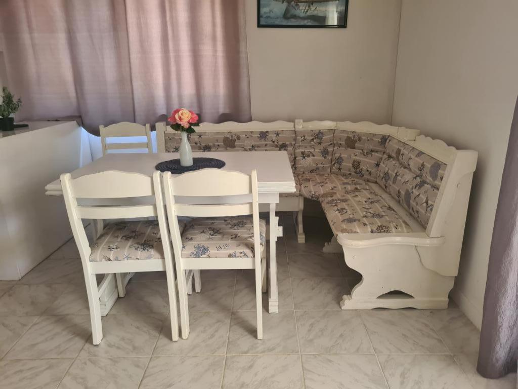 Apartments Triton 罗戈兹尼察 外观 照片