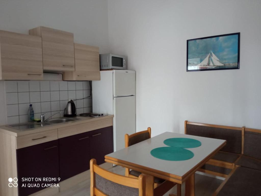 Apartments Triton 罗戈兹尼察 外观 照片